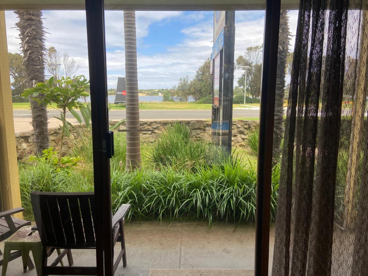 Abel Tasman Waterfront Motel Lakes Entrance Exteriör bild